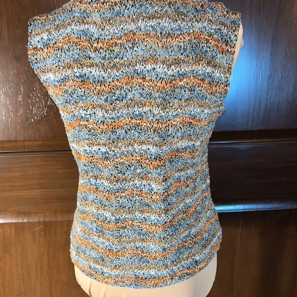 Sleeveless Sweater Top Size Large (one flaw) - Picture 3 of 7